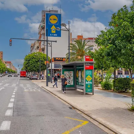 Familiar En Avenida Del Puerto Апартаменты Валенсия